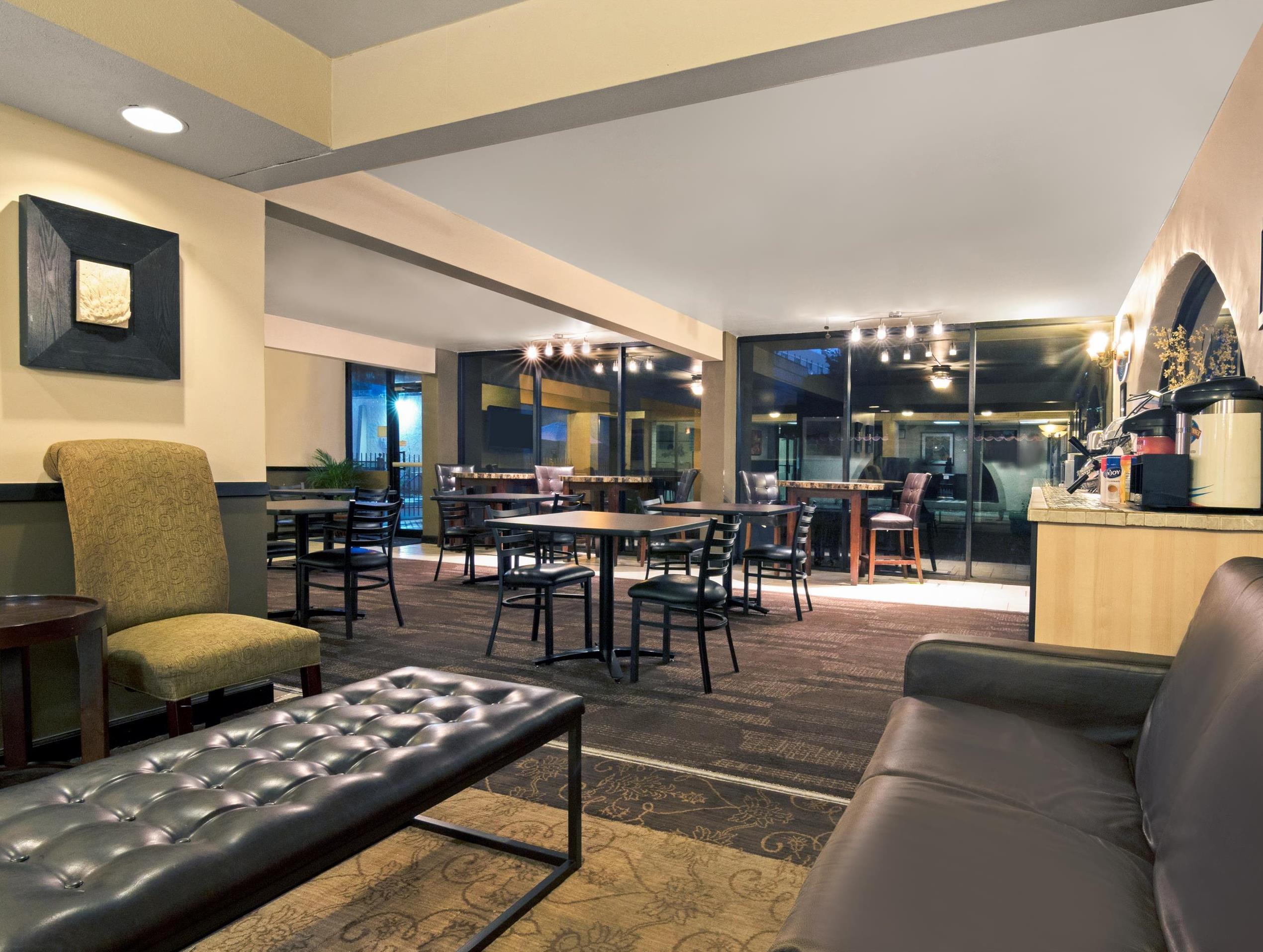 Ramada By Wyndham Austin South Exterior foto